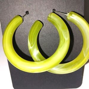 Trendy green fashion earrings